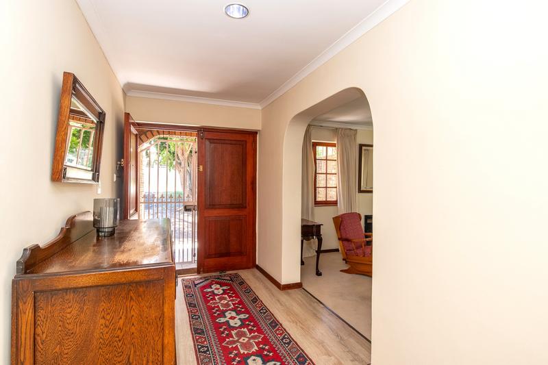 5 Bedroom Property for Sale in Constantia Western Cape